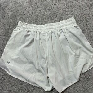 Lululemon white hotty hot 4in shorts